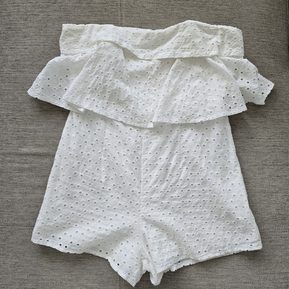 Styled State White Eyelet Short Shorts Strapless Ruffle Romper Sz AUS 10/US 4 - Picture 1 of 8
